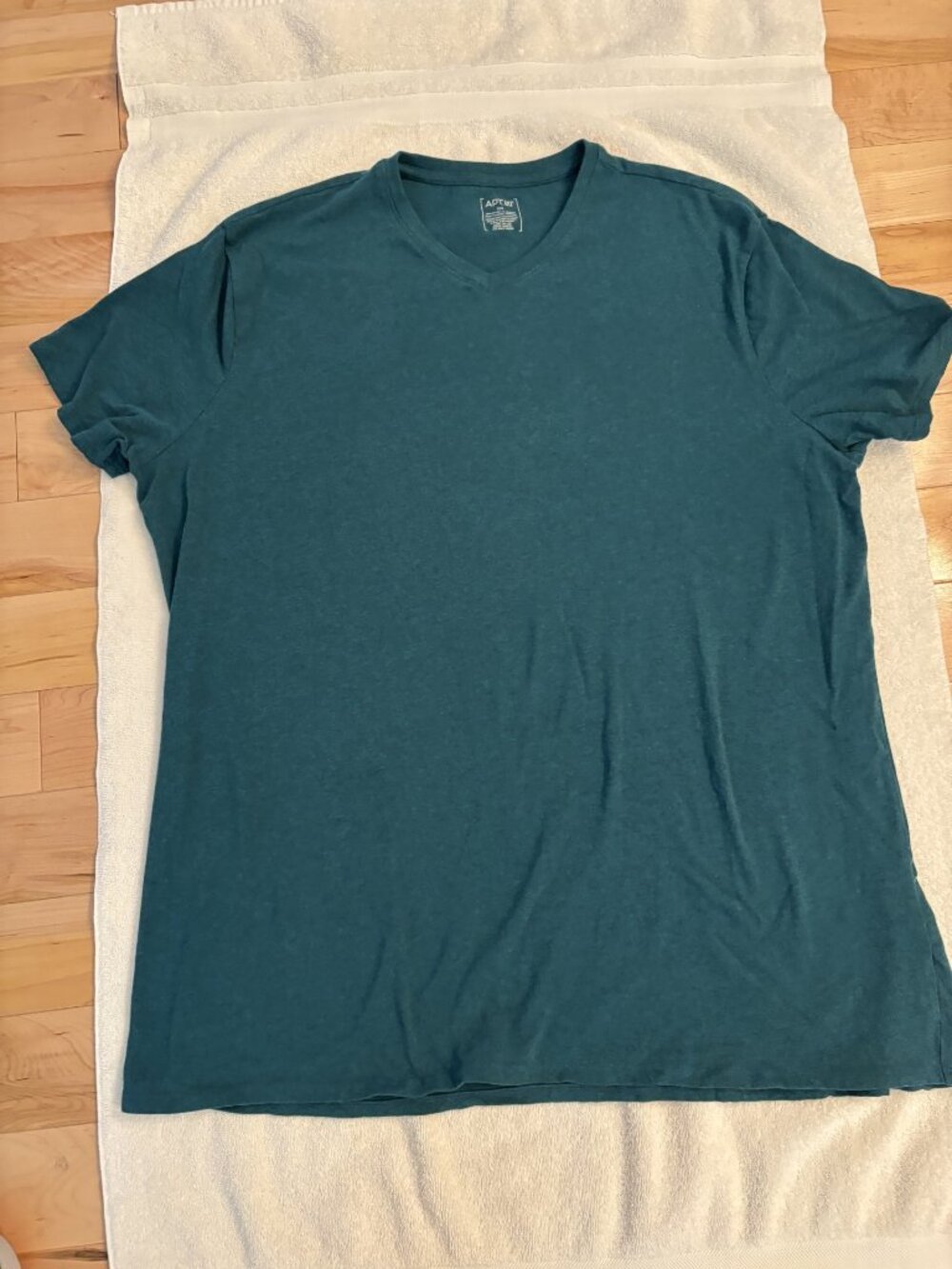 Short sleeve, vneck tshirt